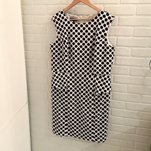 AGB Dress Sleeveless Polka Dot Cream/navy Peplum sides Belted Plus Size 16 FLAW - Picture 1 of 14